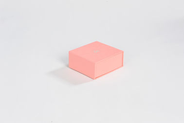 035 엄밀한 상자 분홍색 모자 및 바닥